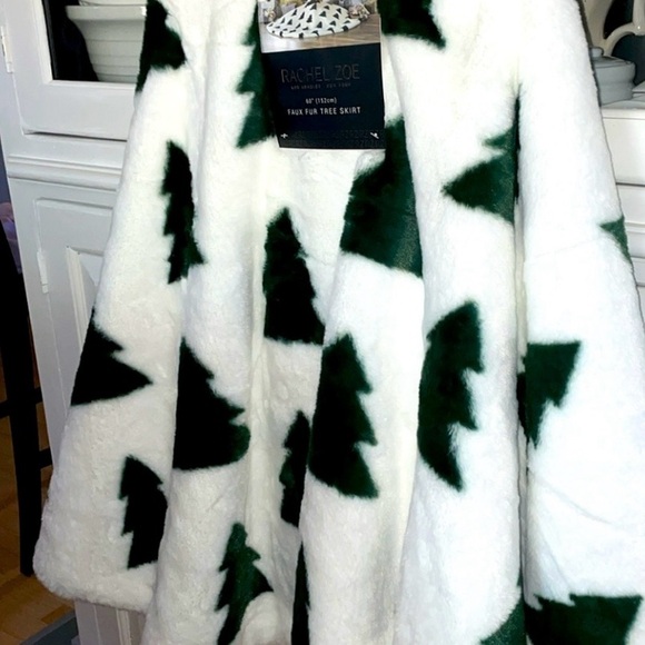 🌲RACHEL ZOE Soft & Luxurious Faux Fur Tree Skirt 🌲NWT🌲 - Picture 5 of 13